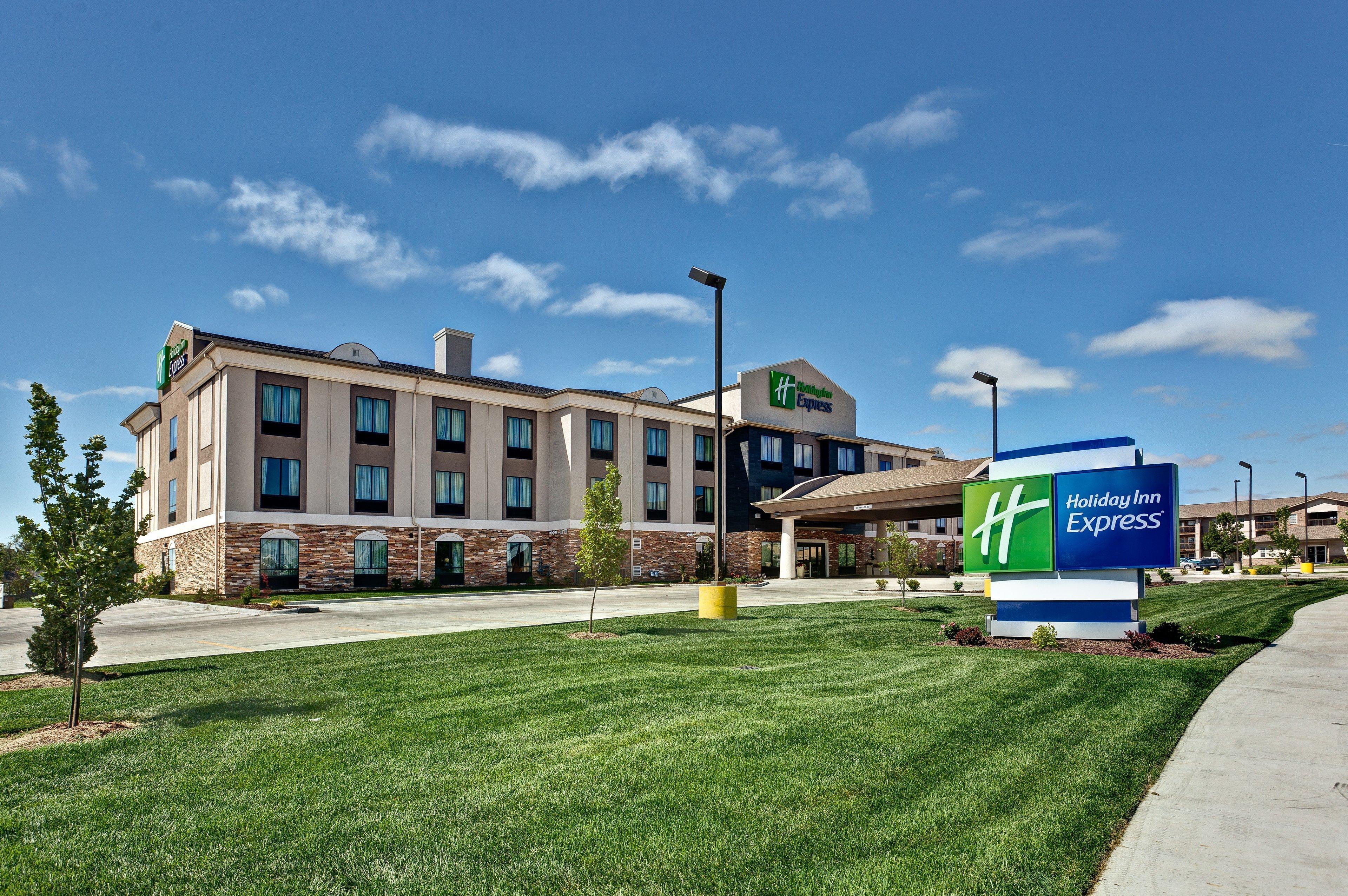 Holiday Inn Express Hutchison By Ihg Hutchinson Exterior foto
