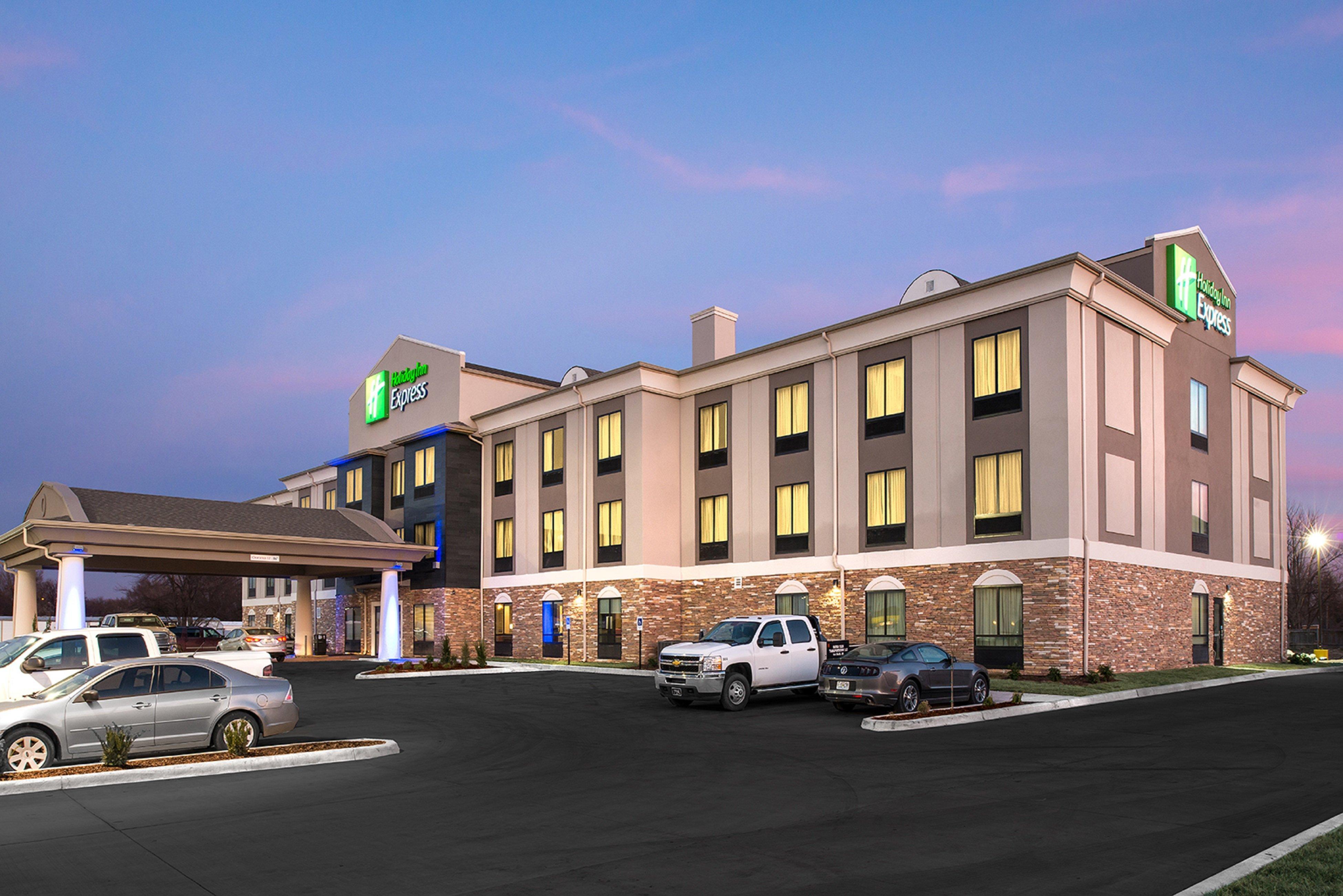 Holiday Inn Express Hutchison By Ihg Hutchinson Exterior foto