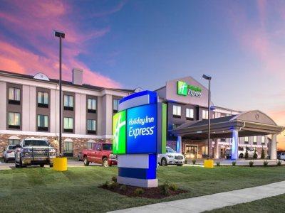 Holiday Inn Express Hutchison By Ihg Hutchinson Exterior foto